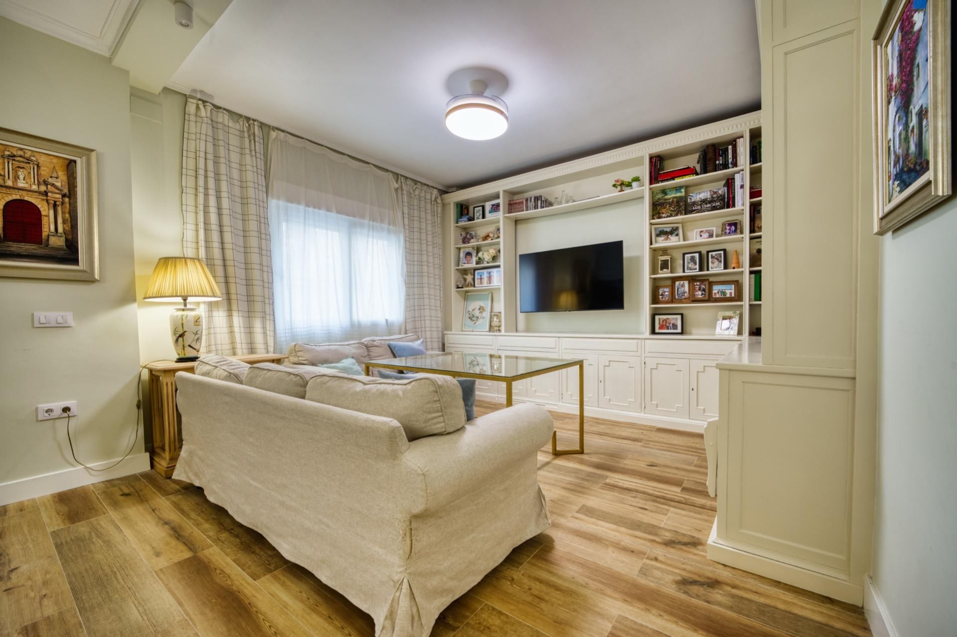 Living room of Flat for sale in  Sevilla Capital  with Air Conditioner, Heating and Storage room