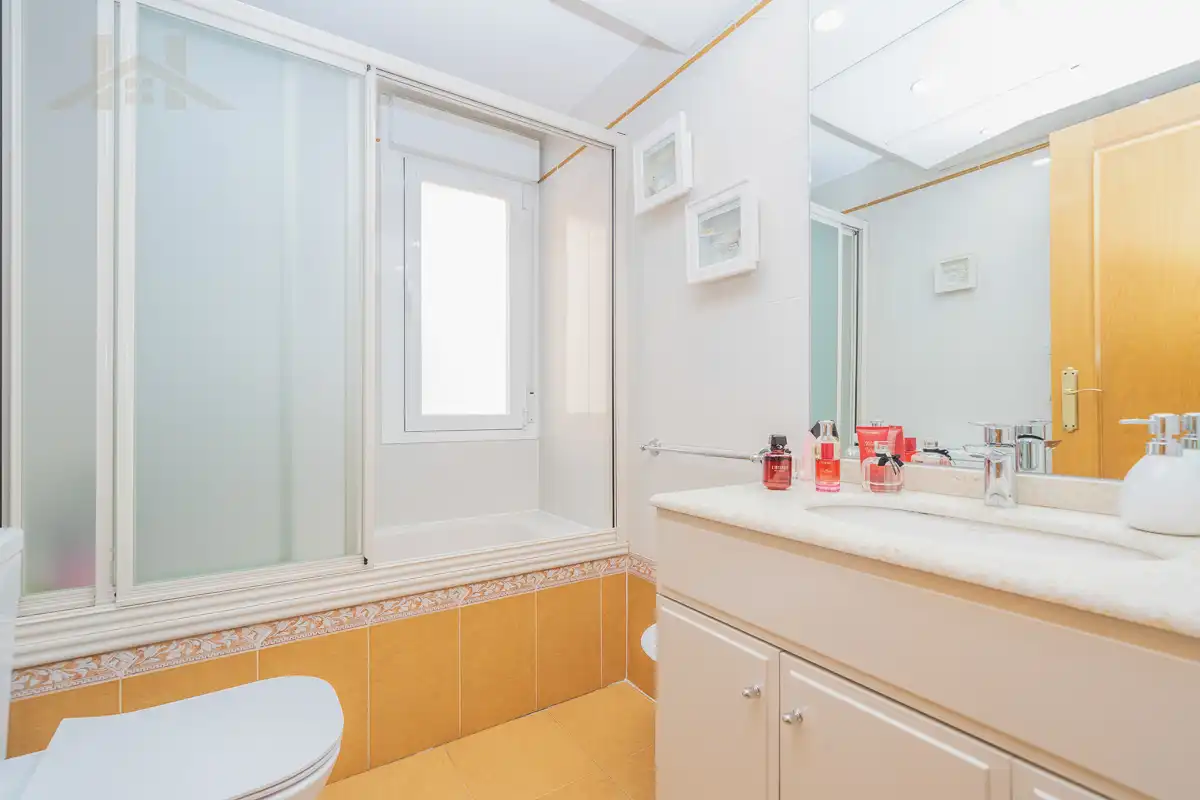 Bathroom of Flat for sale in Boadilla del Monte  with Air Conditioner, Heating and Storage room