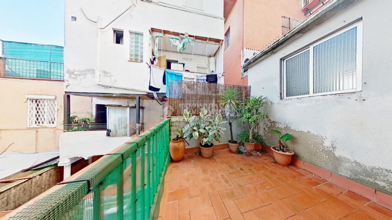Flat for sale in El Carmel, Horta - Guinardó