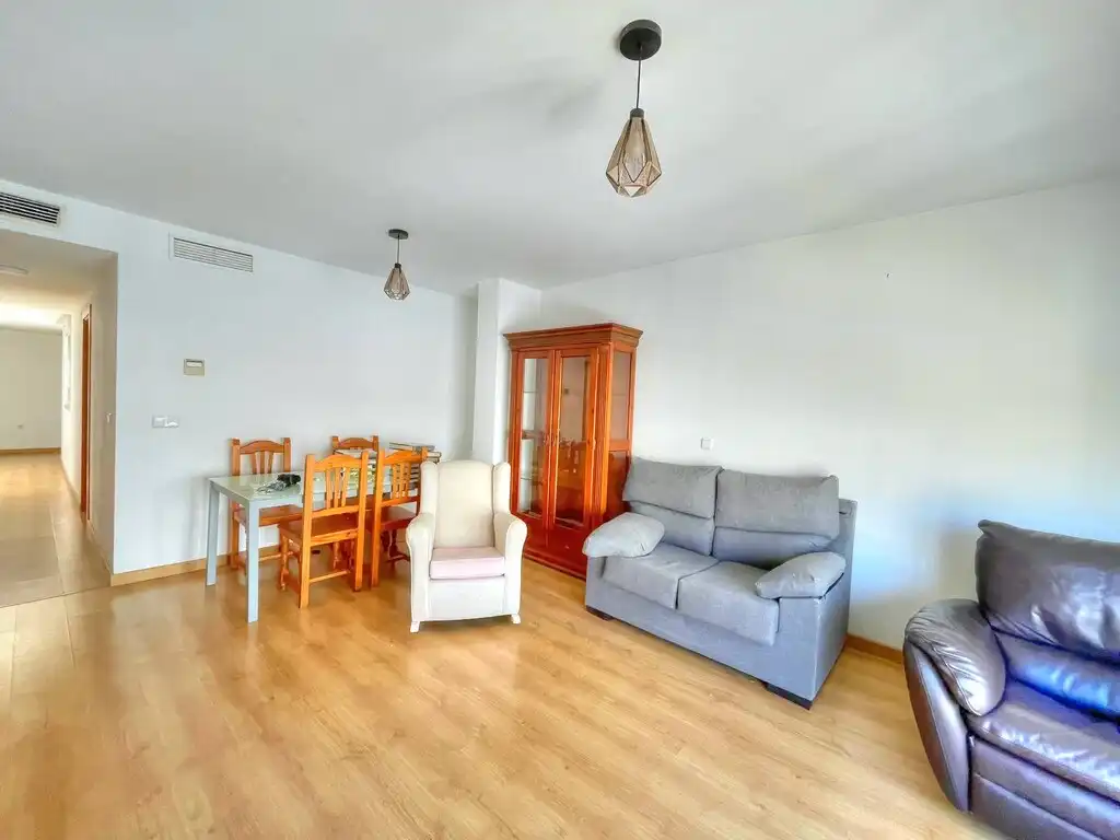 Sala d'estar de Dúplex en venda en Riogordo amb Aire condicionat
