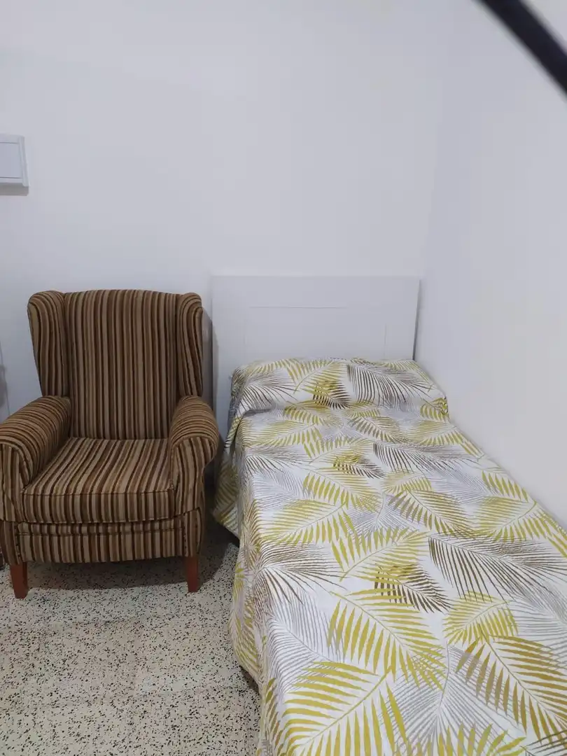Habitación de Estudio de alquiler en Granada con Amueblado