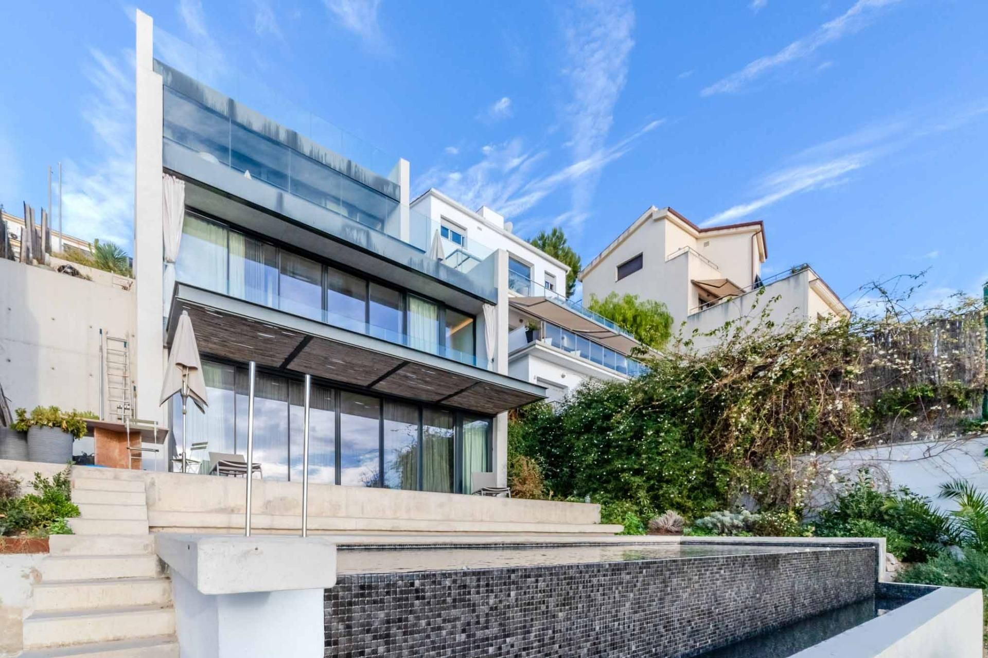 Vista exterior de Casa o xalet en venda en Sitges amb Jardí privat, Terrassa i Piscina