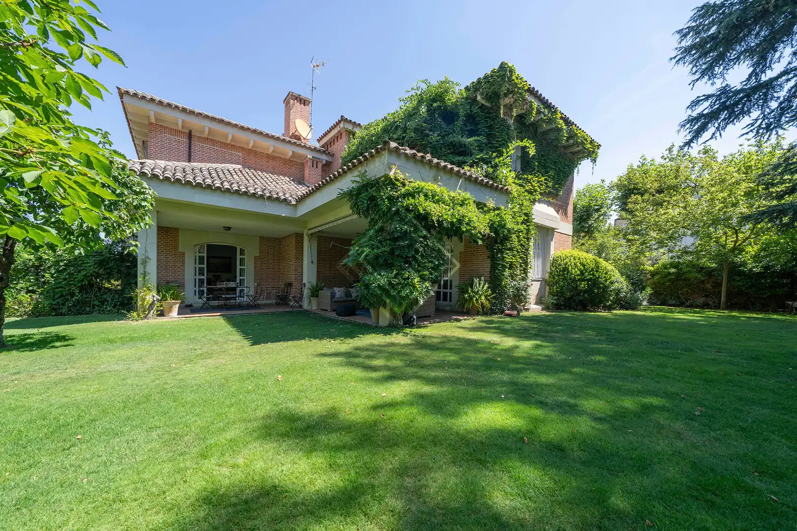 Detached house with pool for sale in Moncloa - Aravaca, imagen 2