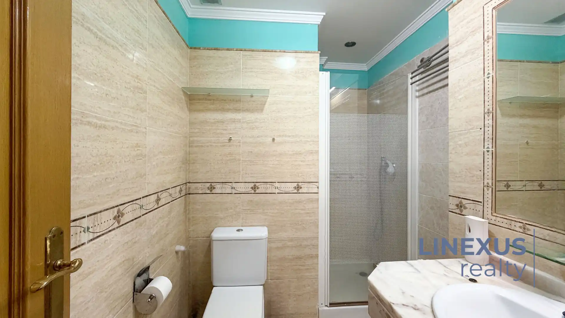 Badezimmer von Maisonette zum Verkauf in Las Palmas de Gran Canaria mit Parkett, Möbliert und Ofen