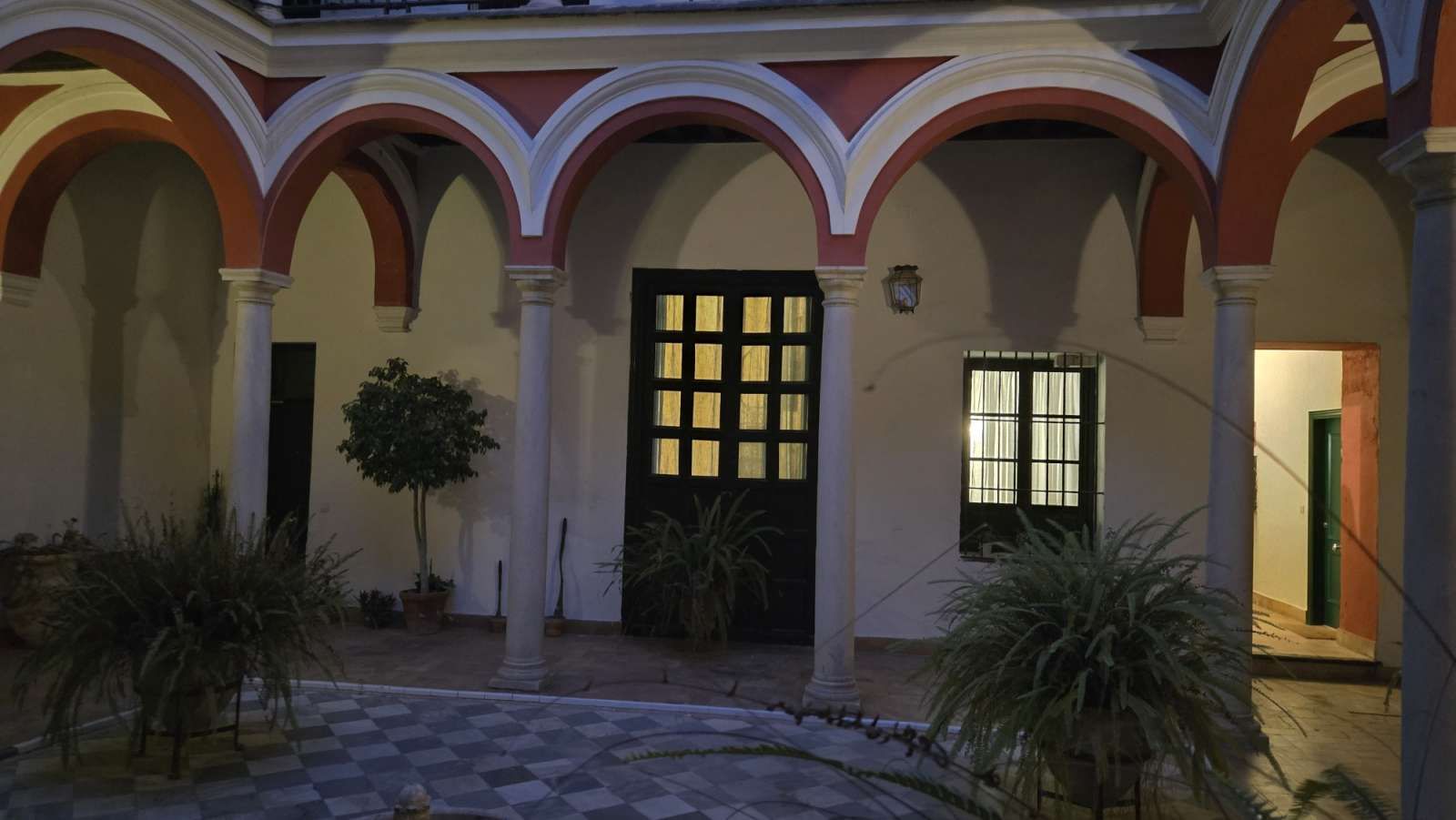Study to share in  Sevilla Capital  with Air Conditioner and Terrace