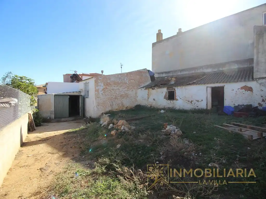 Vista exterior de Casa o xalet en venda en Alhaurín de la Torre amb Jardí privat, Terrassa i Moblat