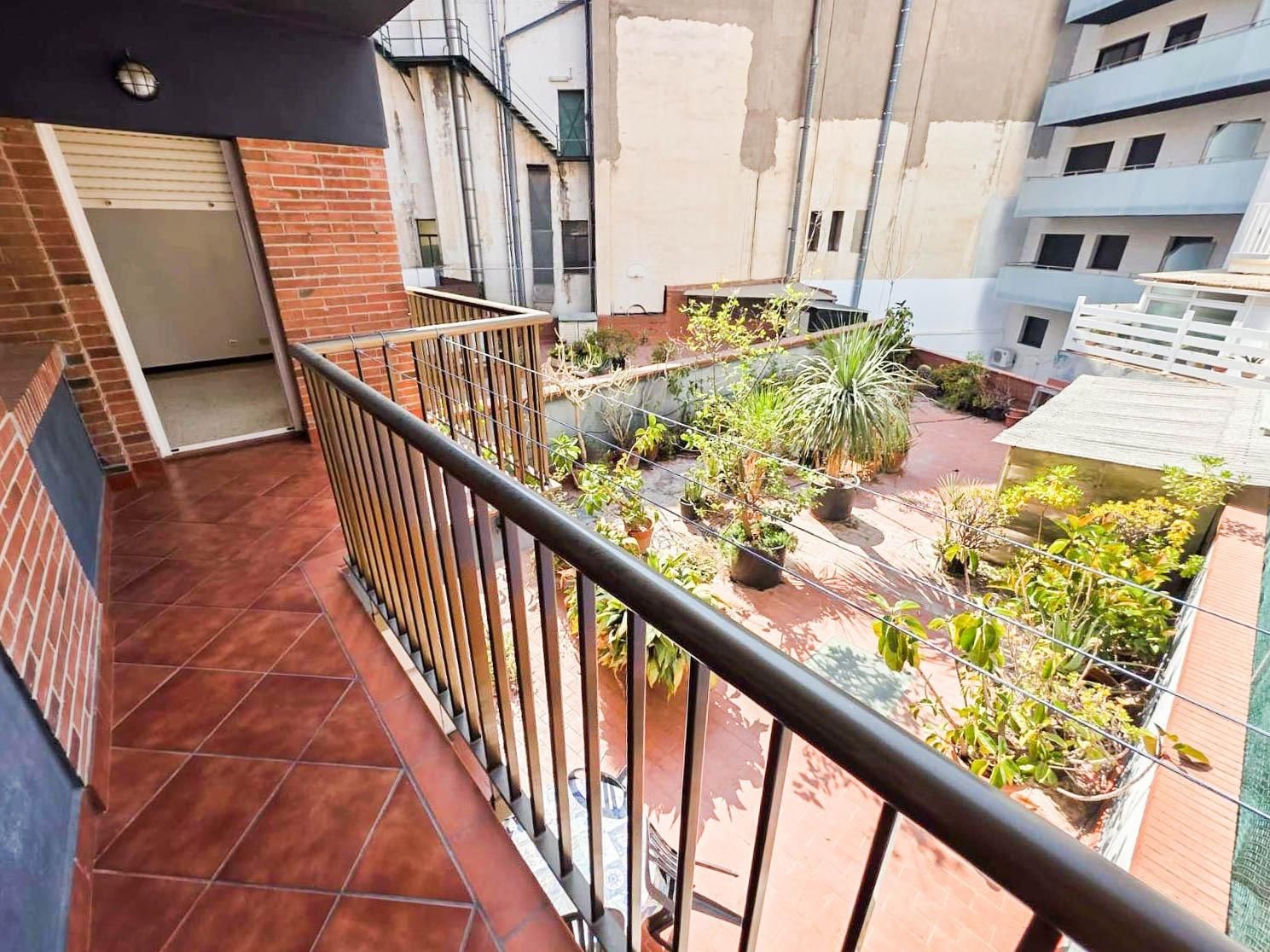Terrassa de Pis en venda en Esplugues de Llobregat amb Terrassa, Balcó i Alarma