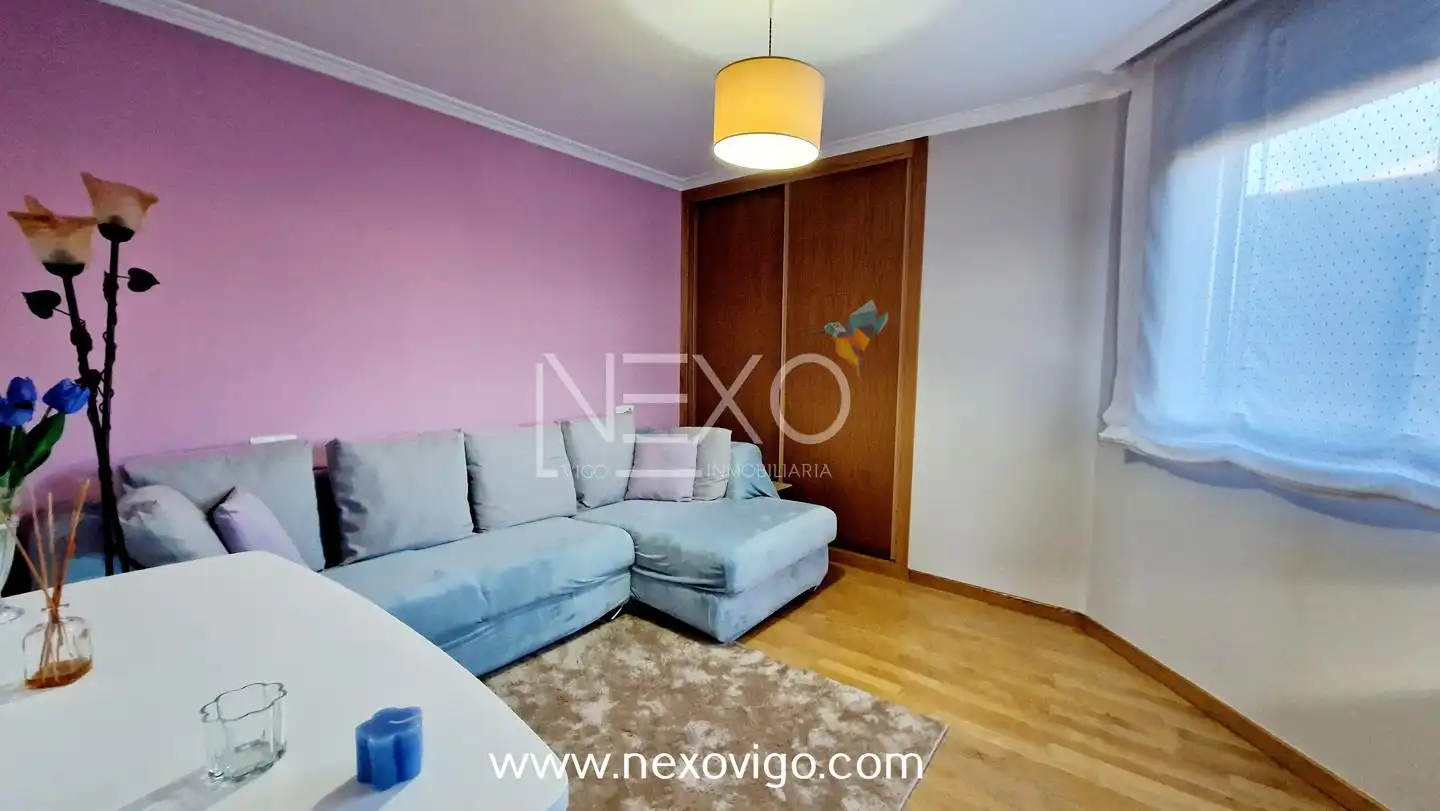 Sala de estar de Casa adosada en venta en Cangas  con Calefacción, Trastero y Amueblado
