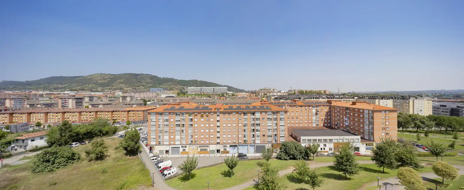 Vista exterior de Piso en venta en Oviedo  con Calefacción y Trastero