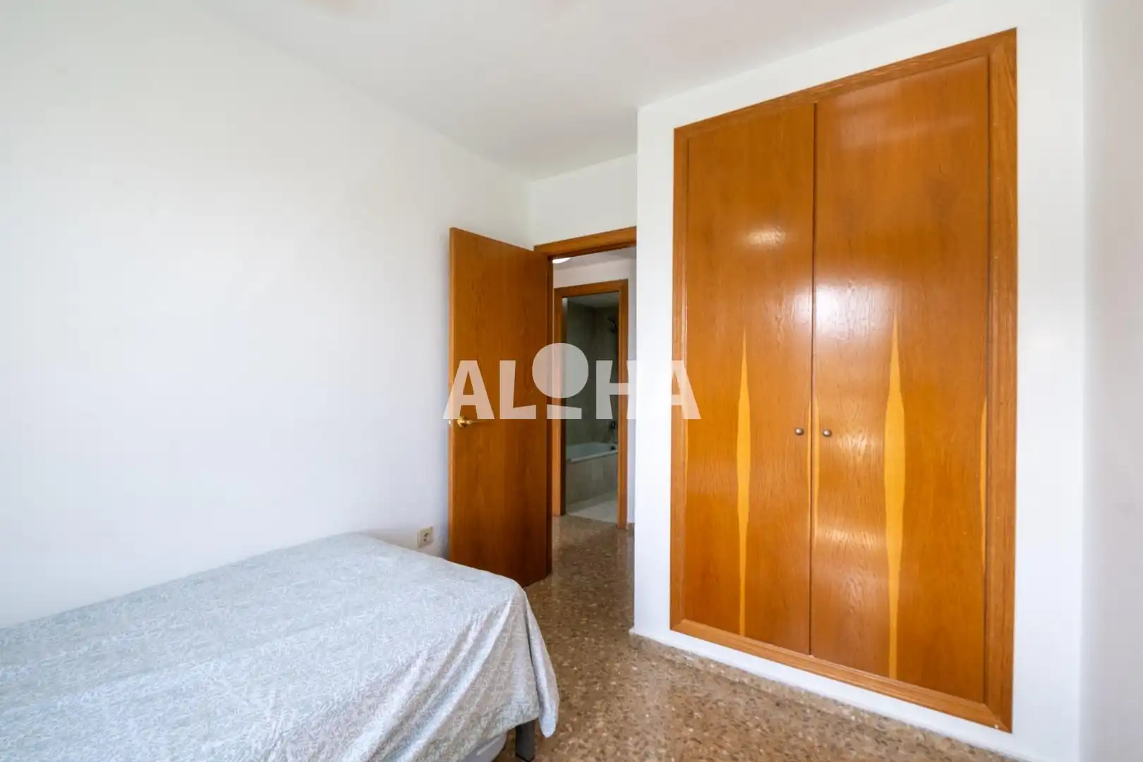 Dormitori de Apartament de lloguer en Moncada amb Aire condicionat, Moblat i Piscina comunitària