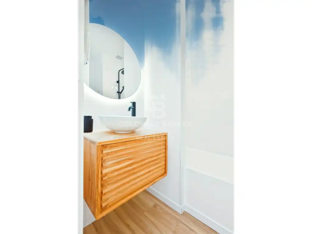 Bathroom of Houses for sale in Esplugues de Llobregat