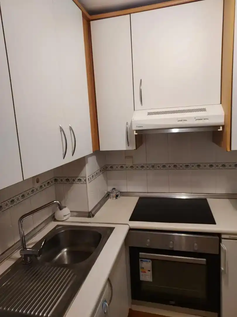 Cuina de Apartament de lloguer en Orihuela amb Aire condicionat, Piscina i Balcó