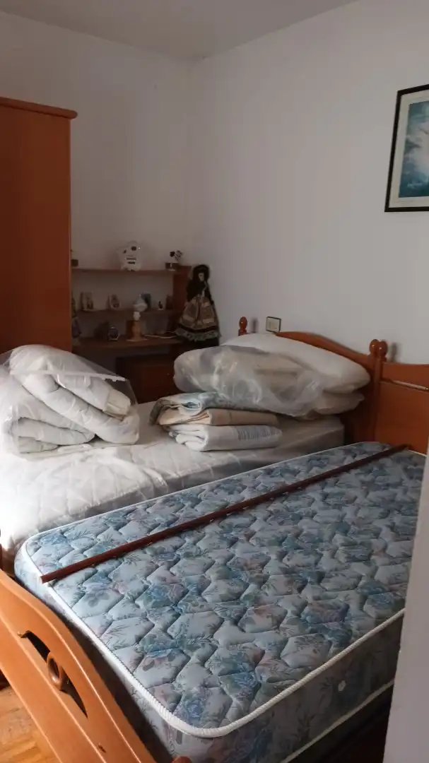 Dormitori de Pis en venda en Noia amb Moblat