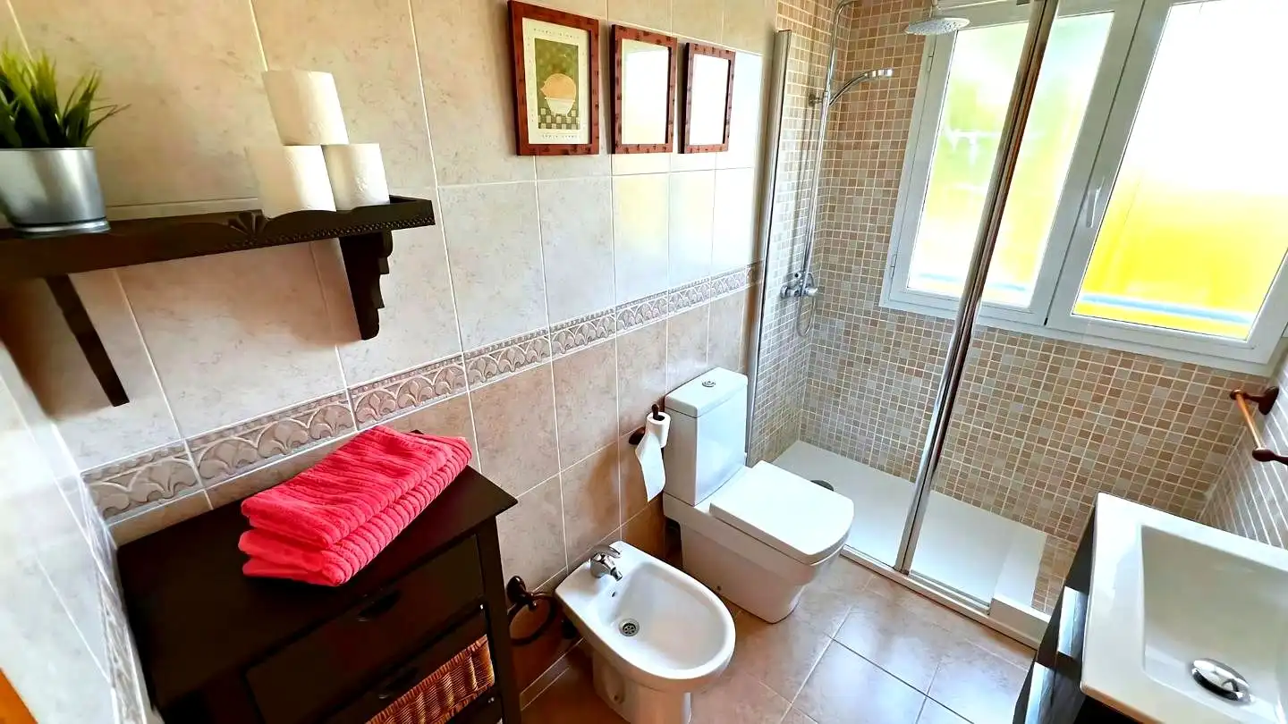 Bany de Apartament de lloguer en Valencia amb Aire condicionat, Moblat i Balcó