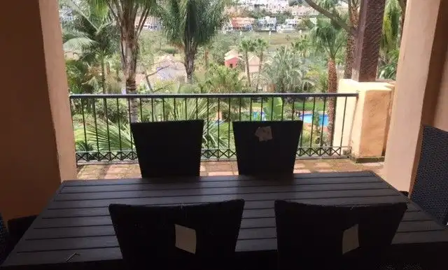 Terraza de Apartamento de alquiler en Estepona con Aire acondicionado, Calefacción y Jardín privado