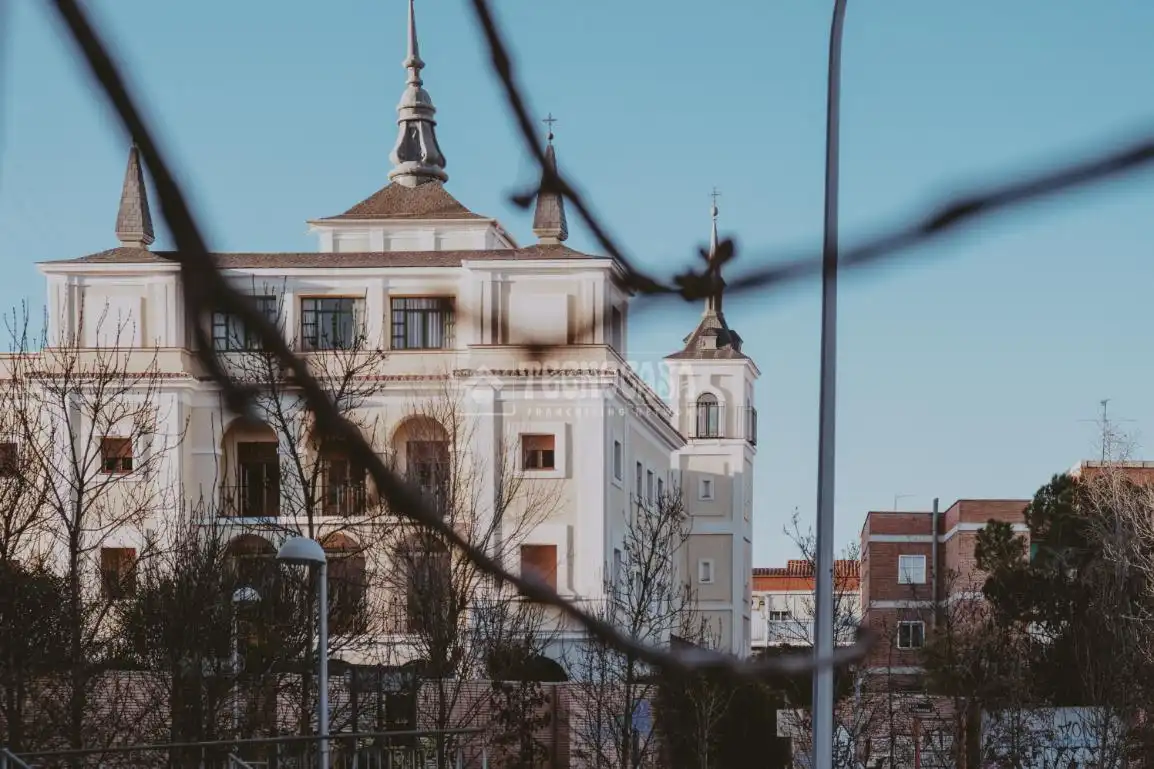 Vista exterior de Pis en venda en Madrid amb Terrassa i Piscina comunitària