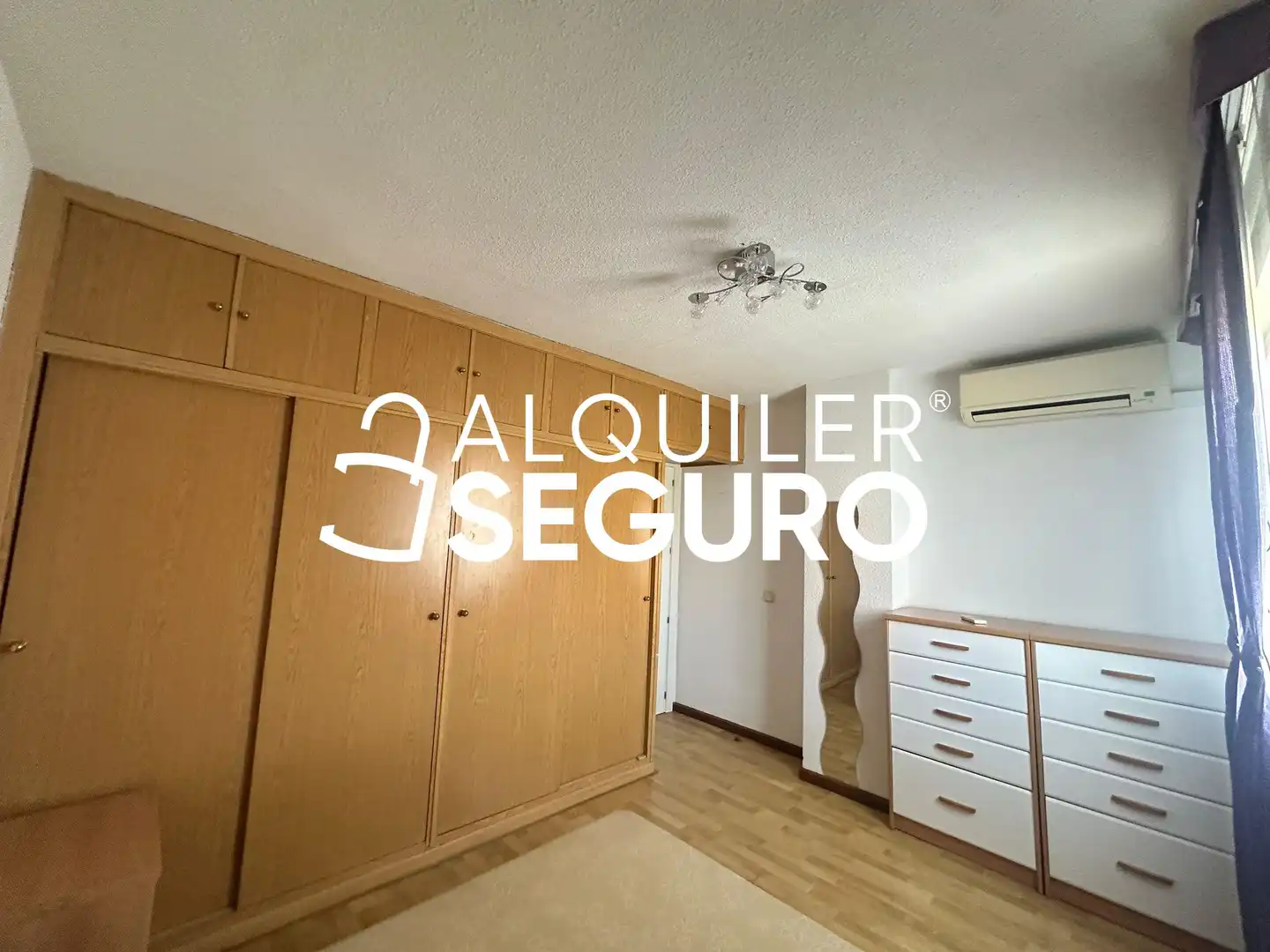 Bedroom of Flat for rent in Madrid  with Air Conditioner, Heating and Furnished