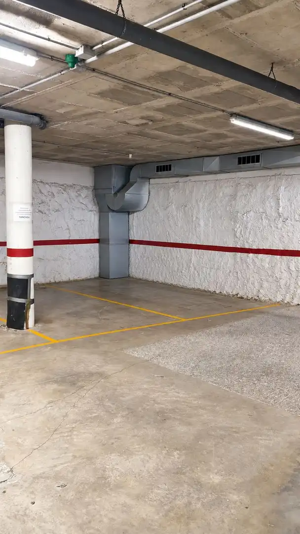 Parkplatz von Garage zum Verkauf in Havana