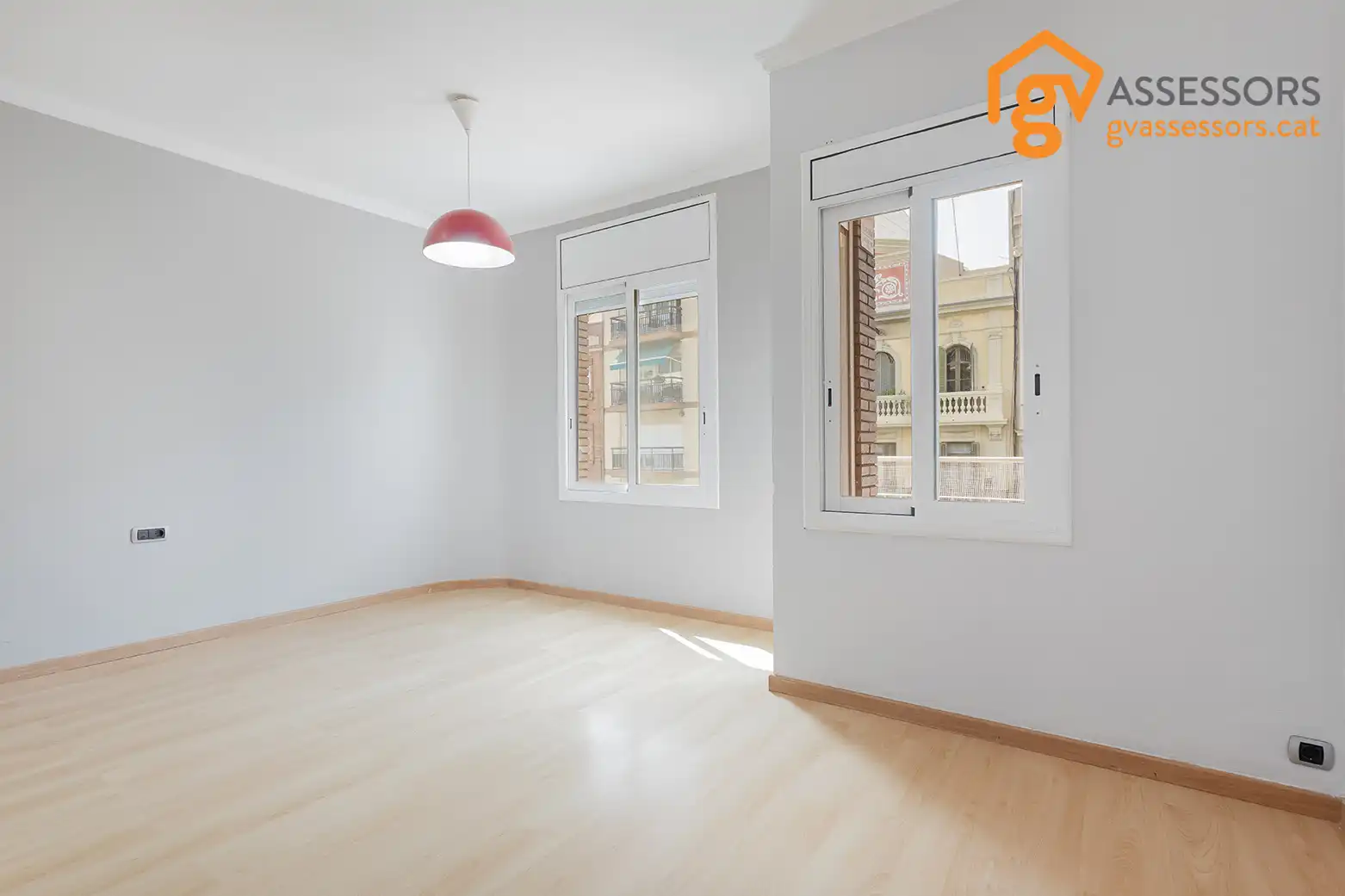 Außenansicht von Wohnung zum Verkauf in Barcelona mit Klimaanlage, Heizung und Parkett