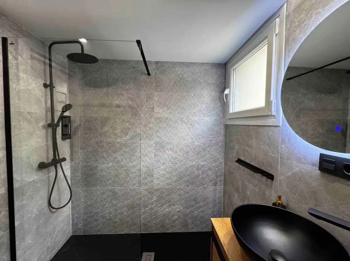 Bathroom of Apartments for rent in Zaragoza  with Air Conditioner, Heating and Parquet flooring