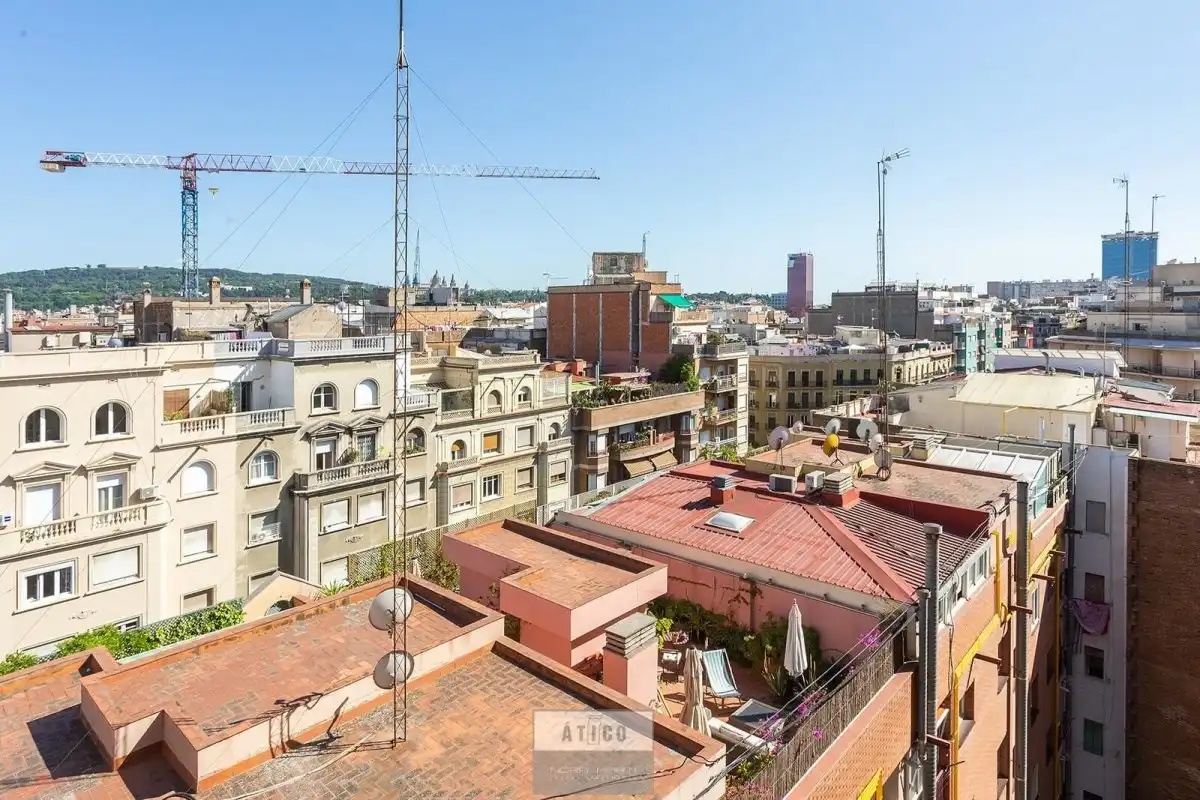 Außenansicht von Dachboden zum Verkauf in Barcelona mit Klimaanlage, Heizung und Terrasse