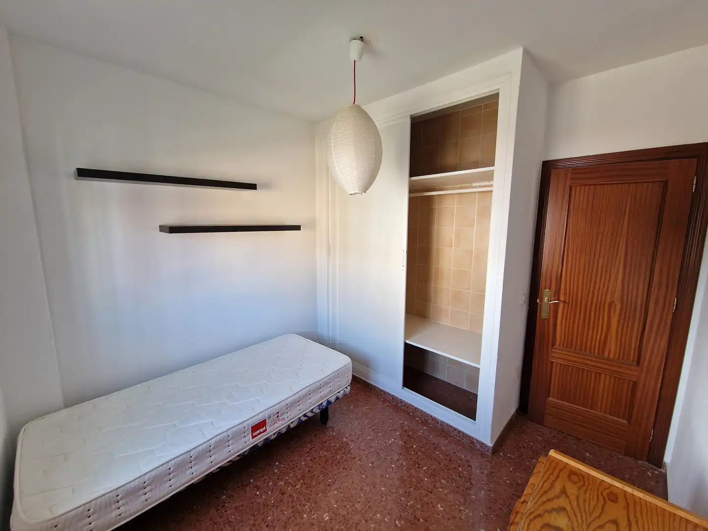 Habitación de Casa adosada en venta en Umbrete con Aire acondicionado, Calefacción y Jardín privado