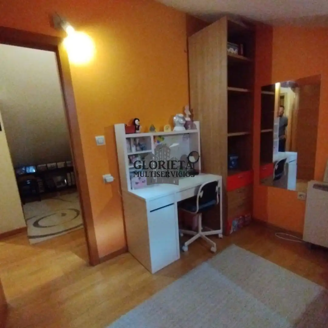 Dormitori de Casa o xalet en venda en Vigo  amb Calefacció, Terrassa i Traster