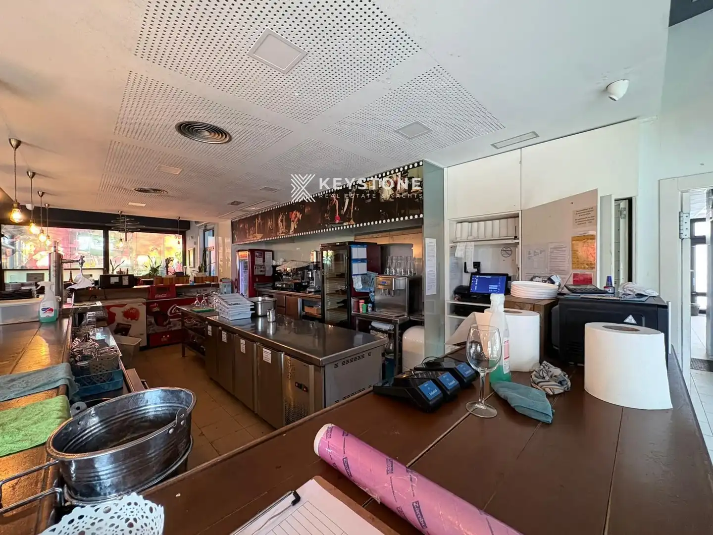 Commercial properties for sale in Alicante / Alacant  with Air Conditioner, Terrace and Furnished