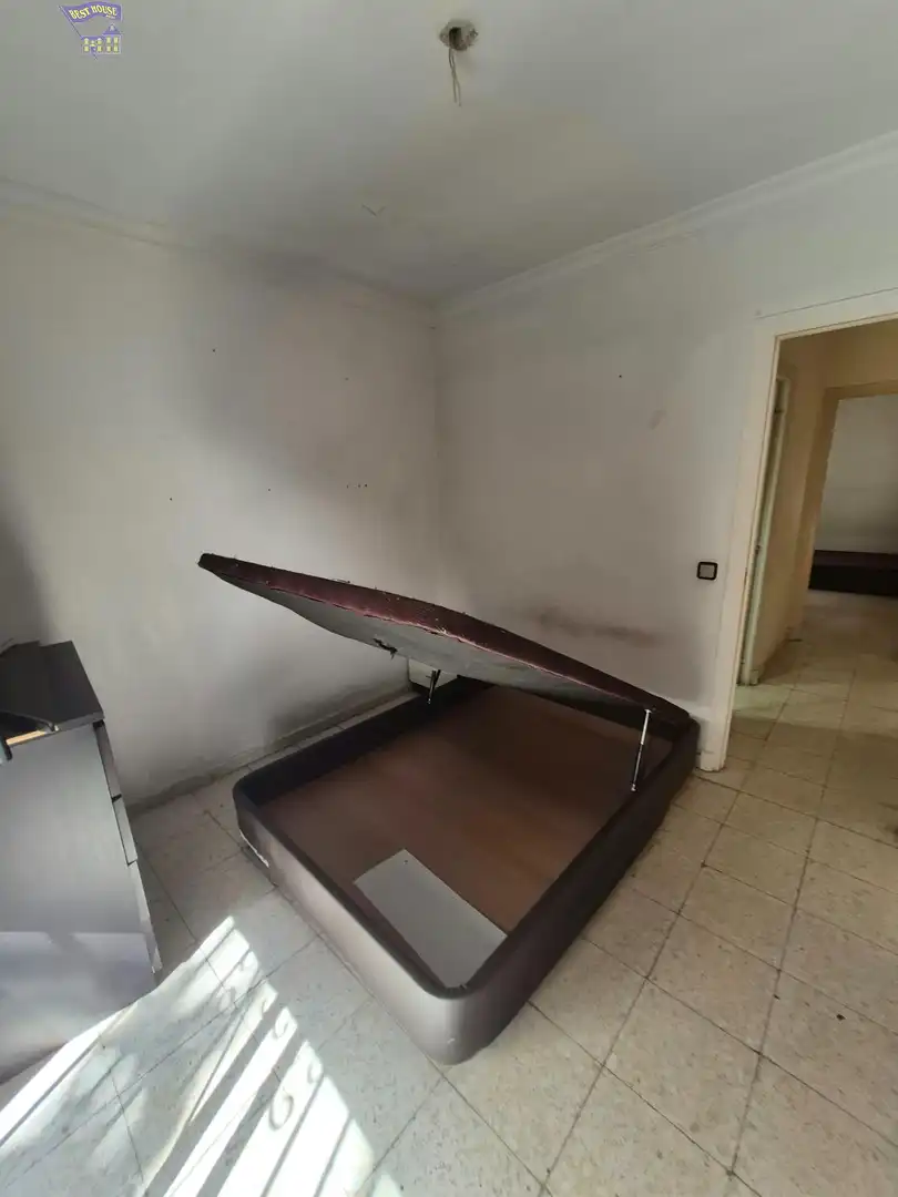 Habitación de Piso en venta en Arcos de la Frontera con Amueblado y Balcón