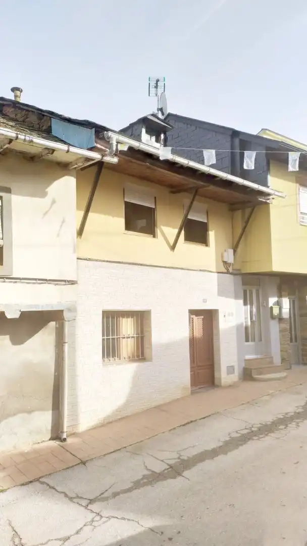 Vista exterior de Casa o chalet en venta en Vega de Espinareda con Calefacción