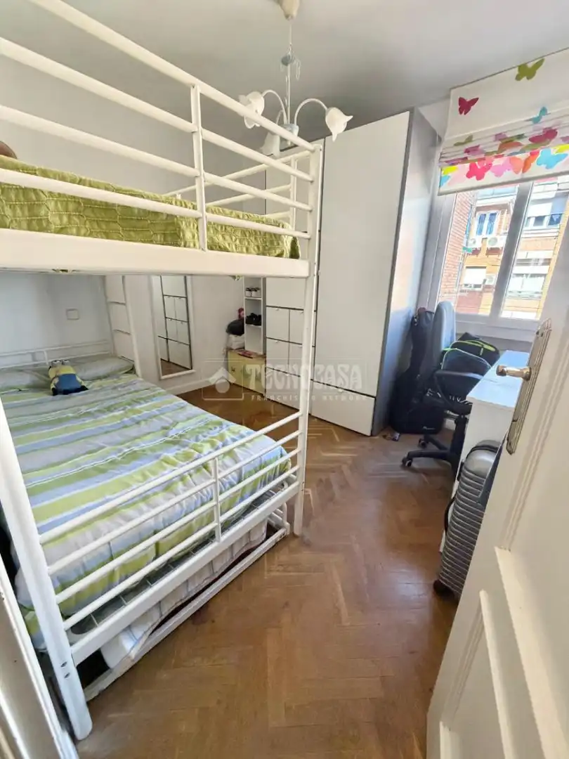 Habitación de Piso en venta en Madrid con Parquet y Balcón