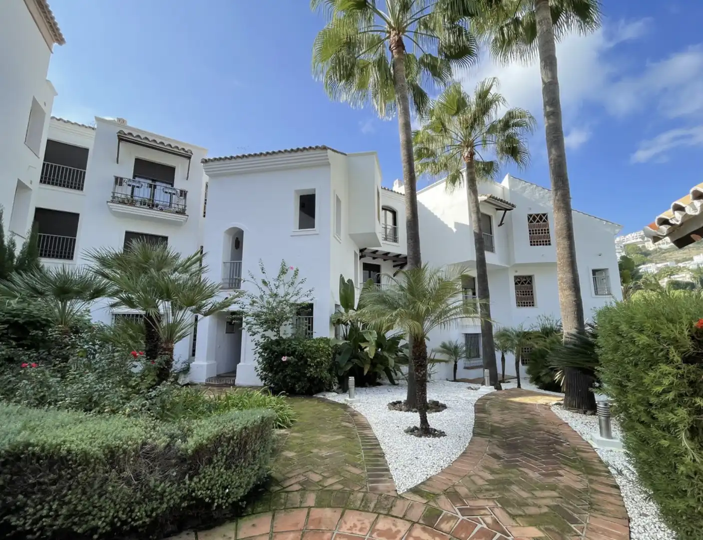 Vista exterior de Apartamento en venta en Benahavís con Aire acondicionado, Calefacción y Terraza