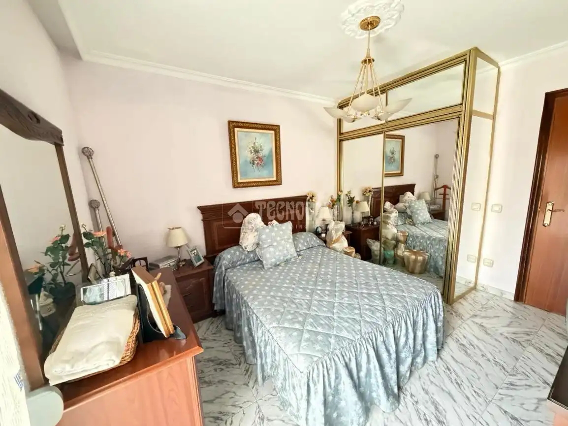 Bedroom of Flat for sale in Sevilla  with Air Conditioner