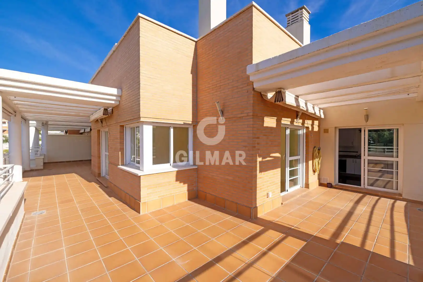 Terraza de Dúplex en venta en Estepona con Calefacción, Jardín privado y Piscina