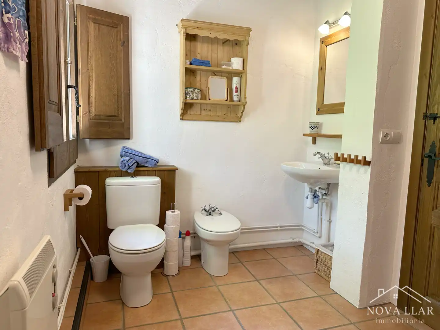 Baño de Finca rústica en venta en Les Llosses con Calefacción, Jardín privado y Terraza