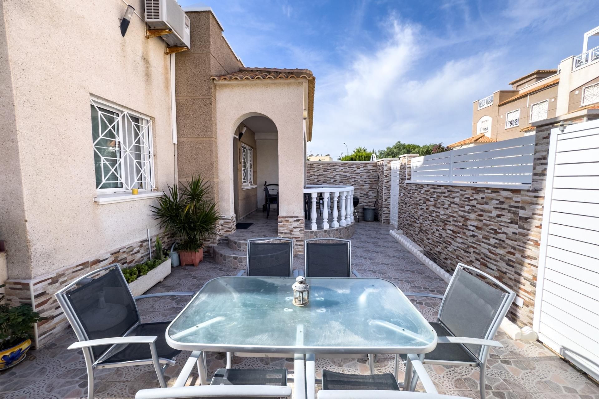 Terrassa de Casa adosada en venda en Torrevieja amb Aire condicionat, Jardí privat i Terrassa