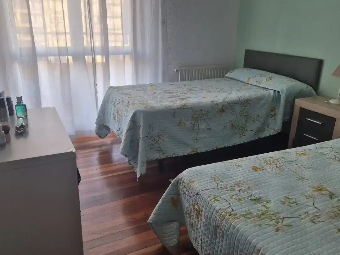 Schlafzimmer von Wohnung zur Miete in Laredo mit Balkon