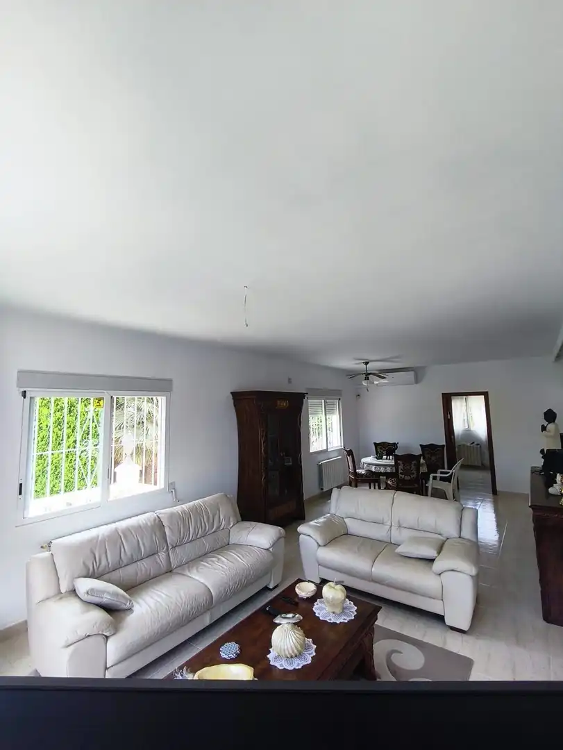 Wohnzimmer von Haus oder Chalet zum Verkauf in L'Alfàs del Pi mit Klimaanlage, Privatgarten und Terrasse