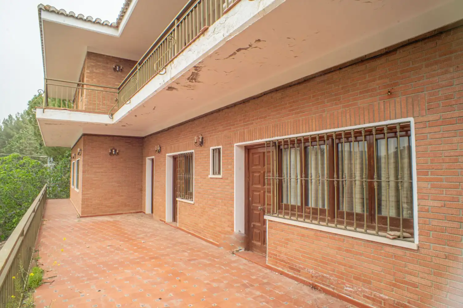 Vista exterior de Casa o xalet en venda en Loja amb Jardí privat, Terrassa i Piscina