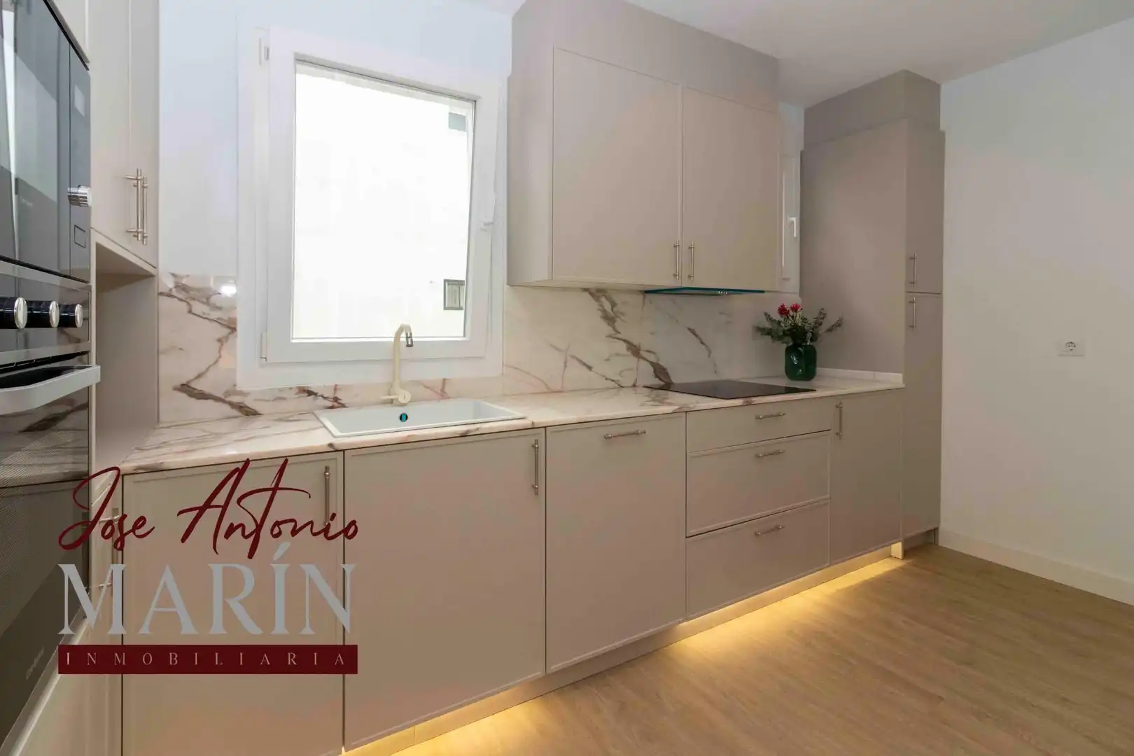 Cuina de Apartament en venda en Badajoz amb Aire condicionat