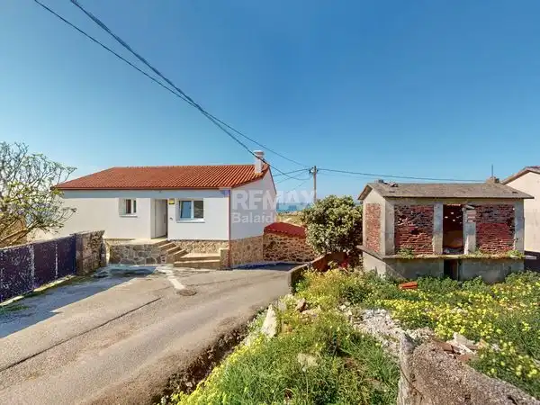 Vista exterior de Casa o xalet en venda en Oia amb Calefacció, Jardí privat i Terrassa