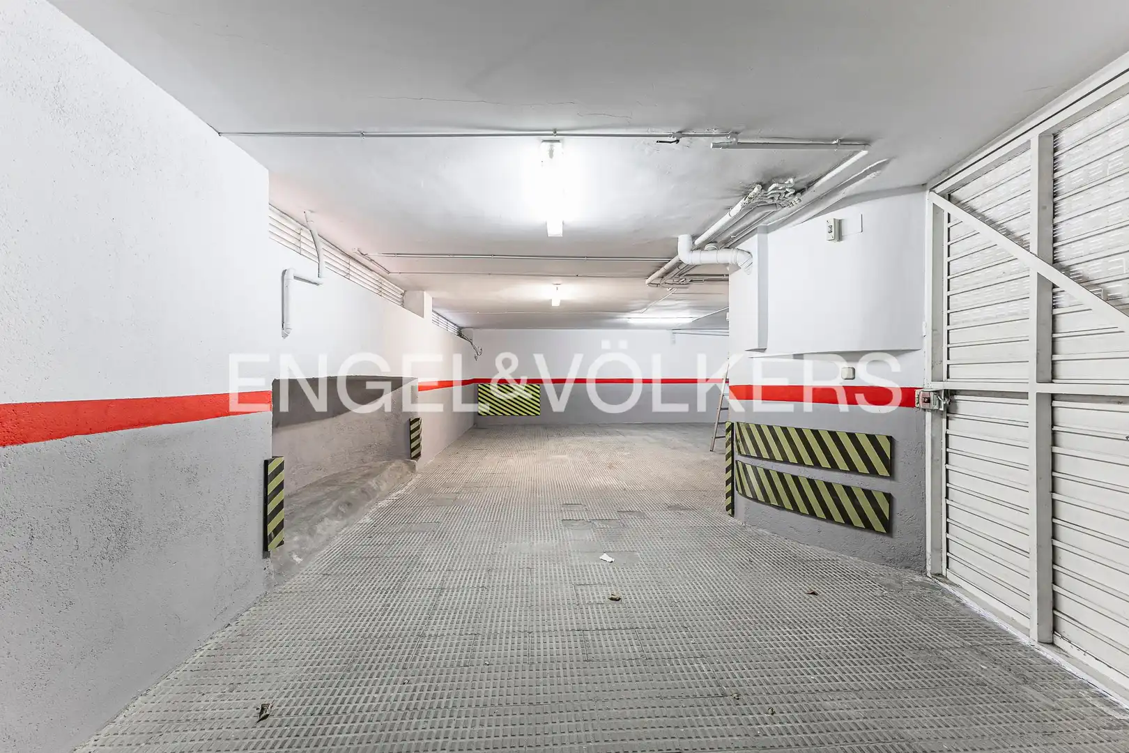 Parking of Detached homes for sale in Sant Cugat del Vallès  with Air Conditioner, Heating and Private garden