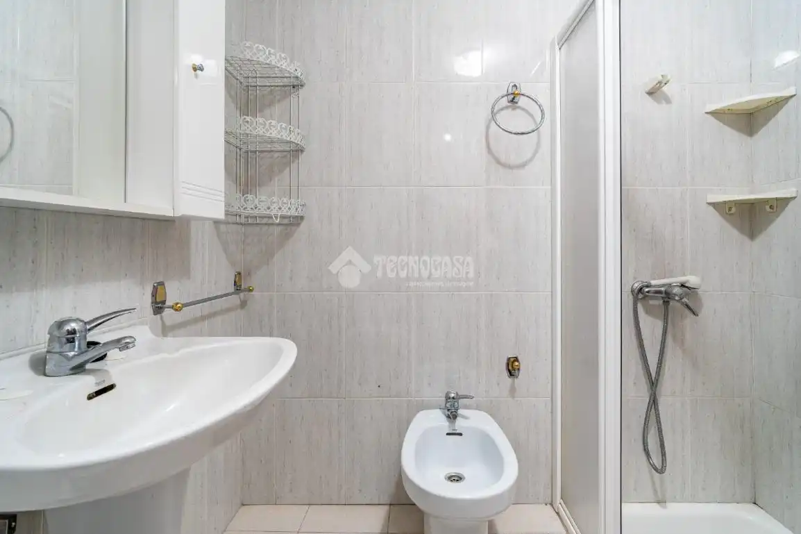 Badezimmer von Einfamilien-Reihenhaus zum Verkauf in Lanjarón mit Klimaanlage, Heizung und Terrasse