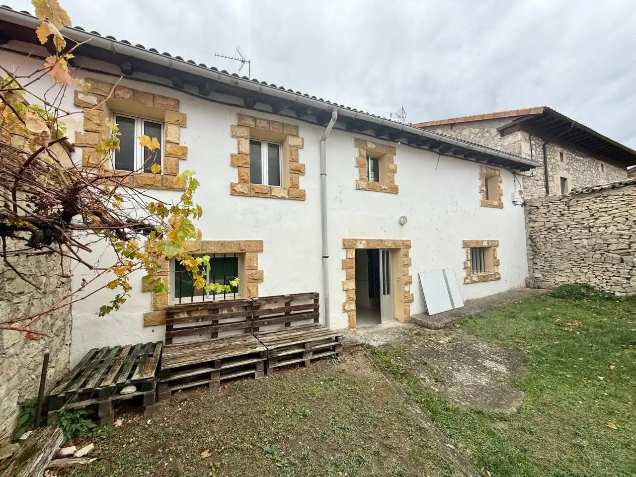 Vista exterior de Casa o chalet en venta en Villarcayo de Merindad de Castilla la Vieja con Calefacción y Jardín privado