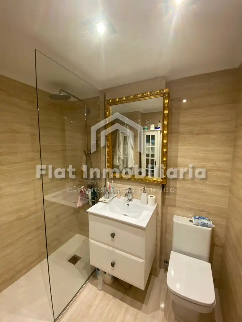 Baño de Piso en venta en Castro-Urdiales con Calefacción, Parquet y Terraza