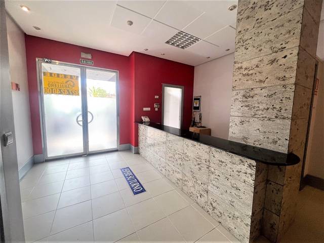 Local comercial en Venta en Calle San Calixto en Miralvalle - Av. Virgen del Puerto - La Data