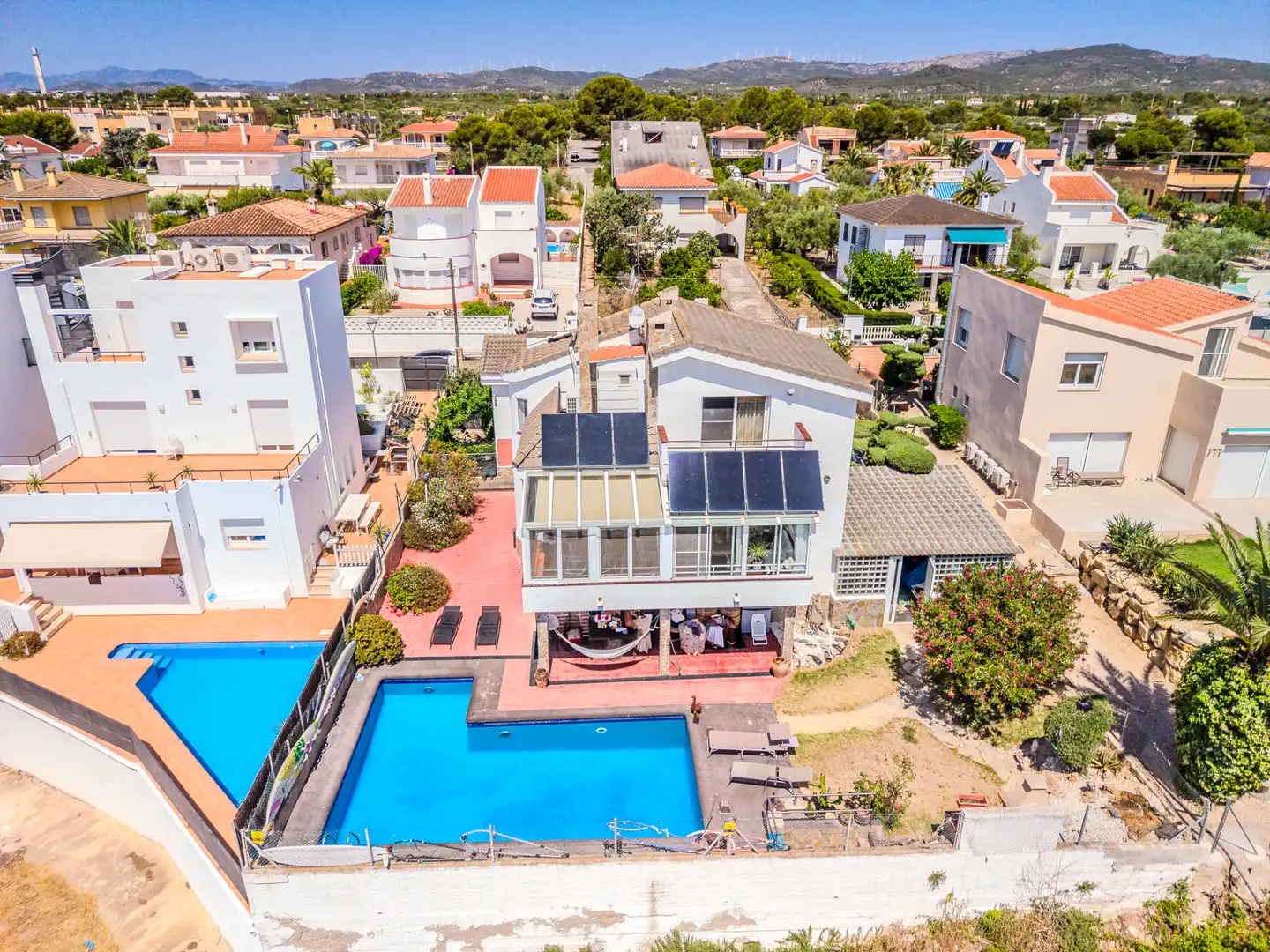 Vista exterior de Casa o xalet en venda en L'Ampolla amb Aire condicionat, Calefacció i Jardí privat