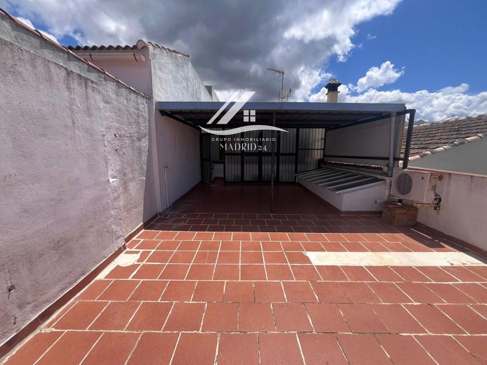 Exterior view of Single-family semi-detached for sale in Ronda  with Terrace