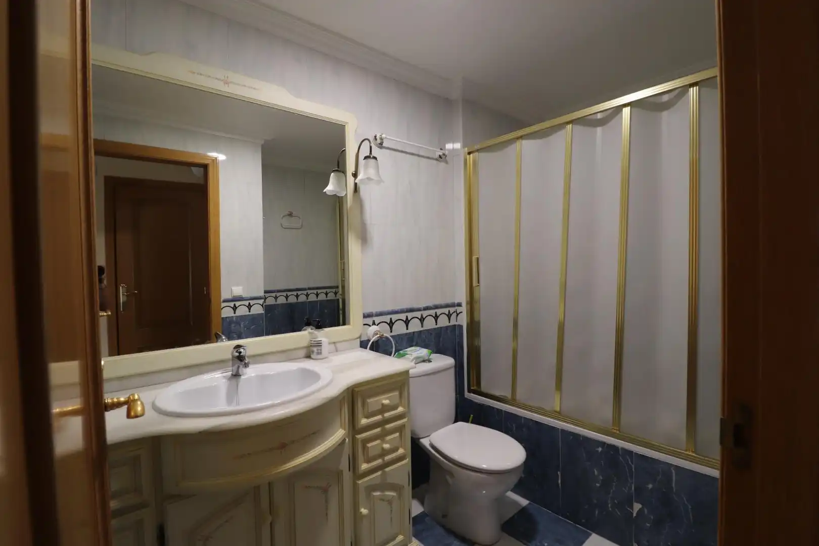 Baño de Piso en venta en Petrer con Aire acondicionado, Calefacción y Amueblado