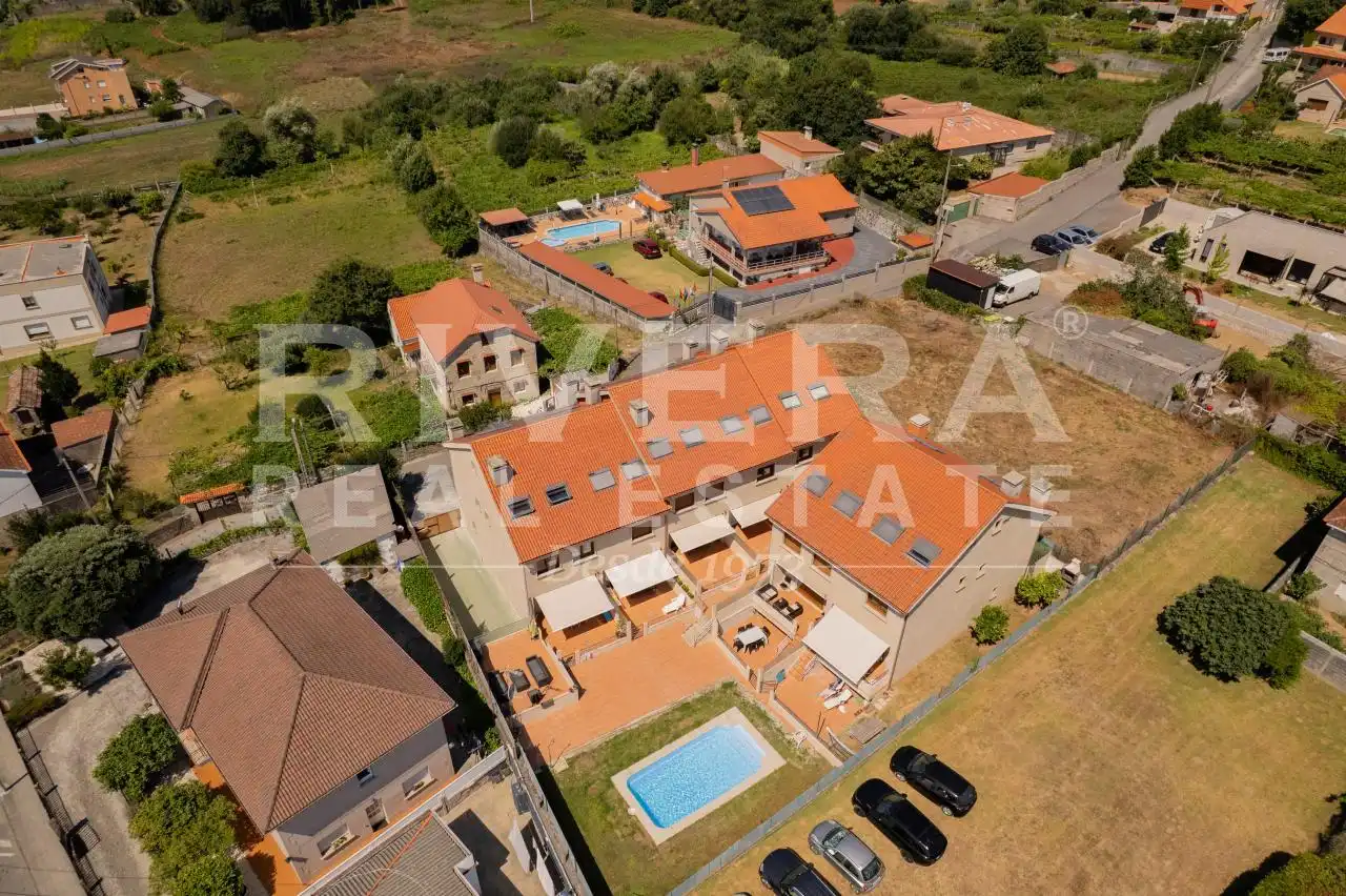 Vista exterior de Casa o chalet en venta en Sanxenxo con Calefacción, Jardín privado y Parquet